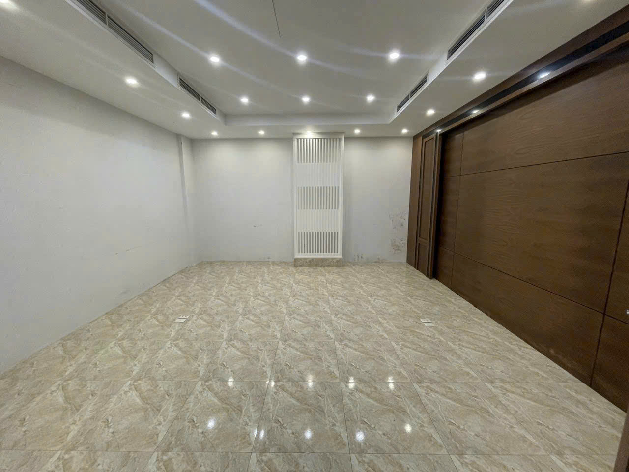 Bán nhà mặt hồ Văn Chương , DT: 63m2 x 8 tầng , hướng ĐN - Ảnh chính